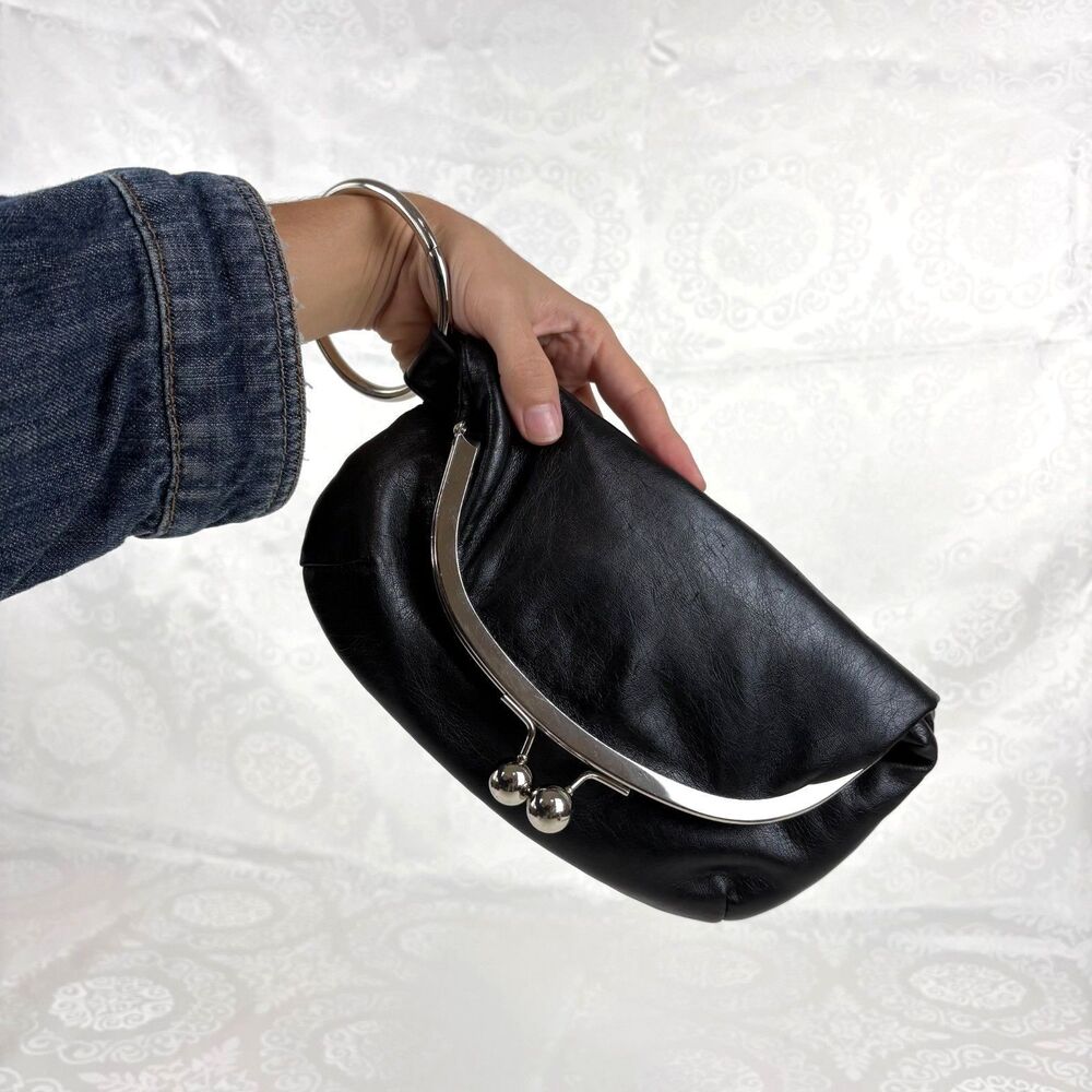 Wrislet Kisslock Going Out Vintage Black Silver Cocktail Minimalist Chic Clutch